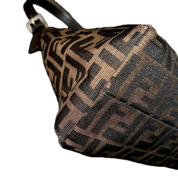 FENDI Baguette Handbag - Picture 8 of 14